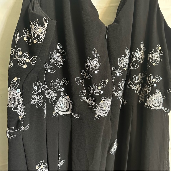 R & M Richards Woman Dress - Picture 5 of 13